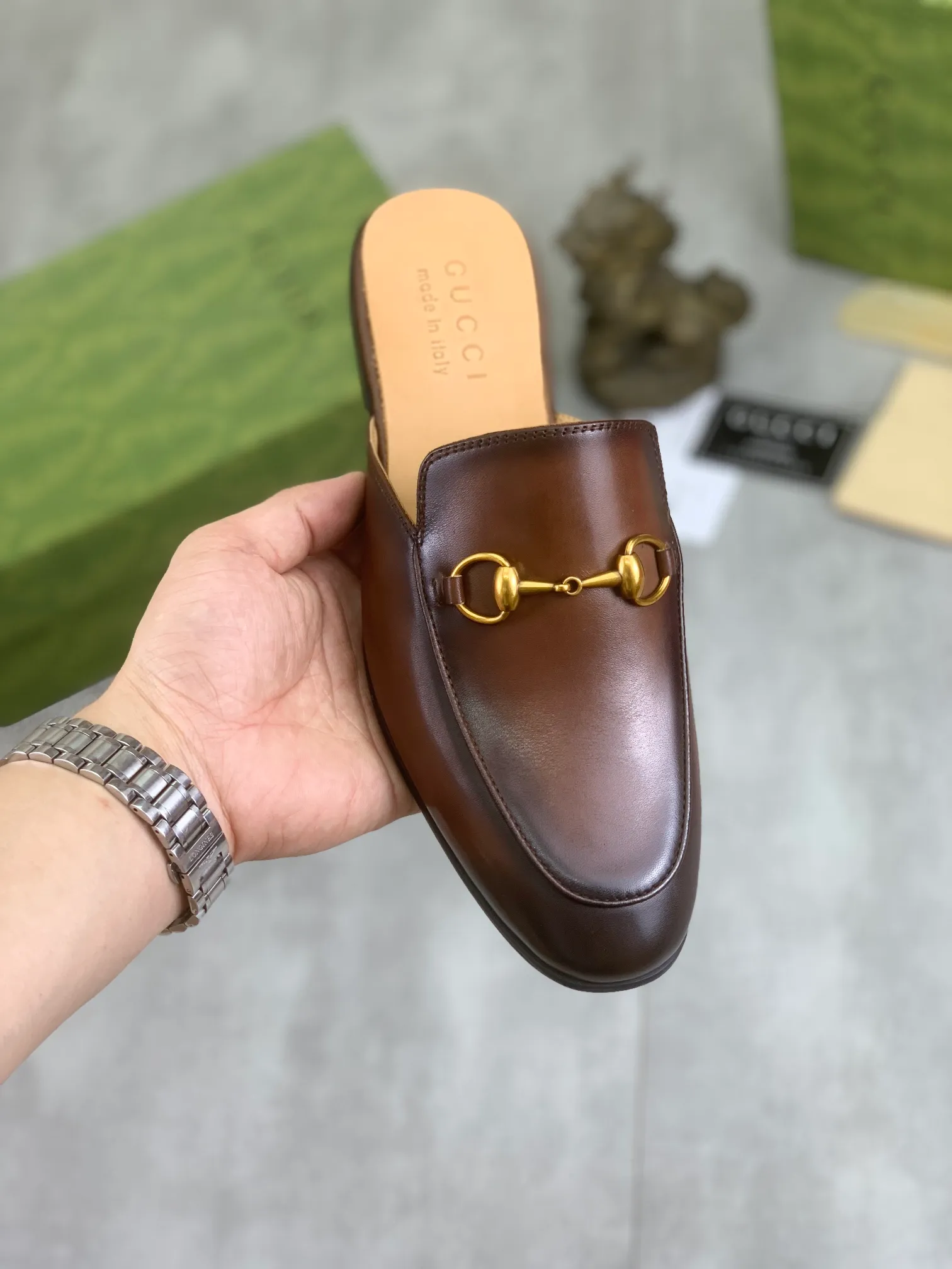 Men's Men's Shoes💰P480💰【New Style】Water-dyed Niuli High Quality Gucci half-drag business leather shoes hot selection (Gucci) official website latest Gucci half-drag 🎁 business leather shoes, hot style 💥 simple and elegant style, exclusive for trendy men. Unique official website latest brand original double G embossing Elements 👑 Original Gucci decoration, fashionable and elegant, fabric original calfskin ✅ Fully imported first-layer cowhide lining, official website designated wear-resistant, rubber business outsole, classic model taken at the counter in real life 🎬Number: 38-44 (45 46 customized) 2⃣️colors available